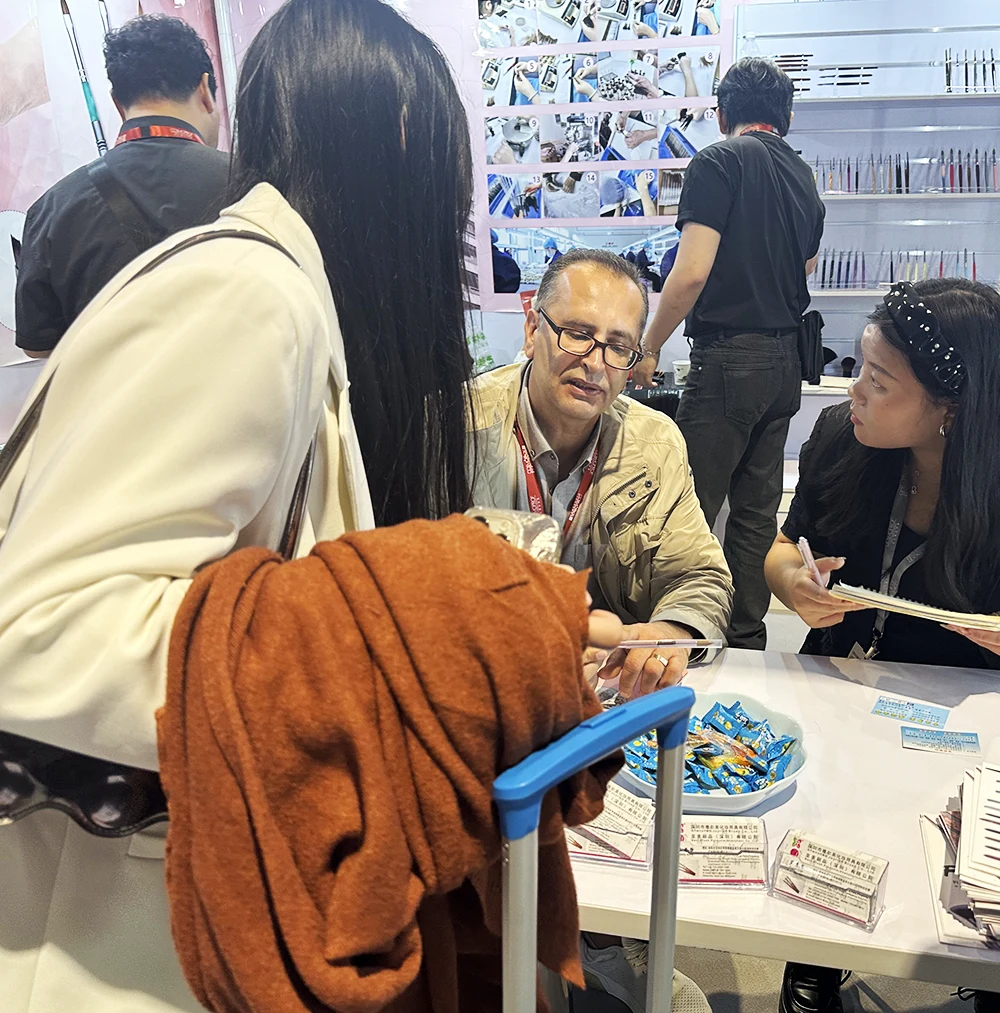 CosmoProf HK 2024, kohtus paljude küüneharjade ja uute freindidega.